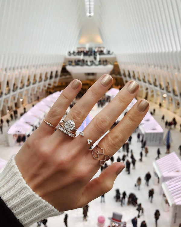 6 Secrets for Taking Perfect Engagement Ring Selfies