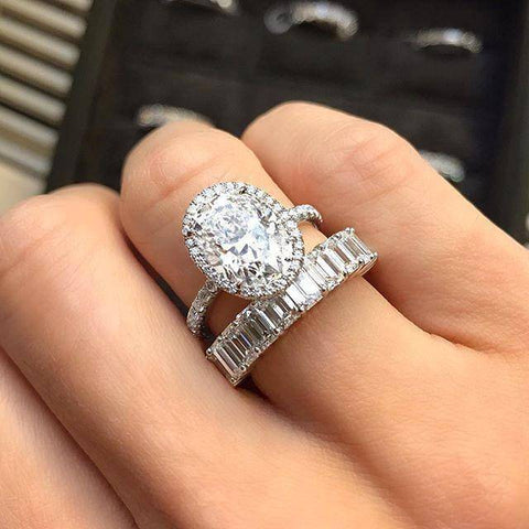 7 Ways to Make Your Engagement Ring Look Bigger
