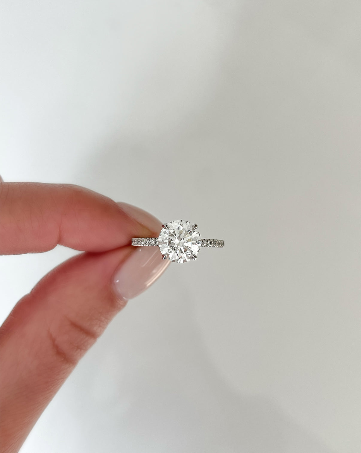 Whisper Thin Pave Round PLT + HH 40675118776408