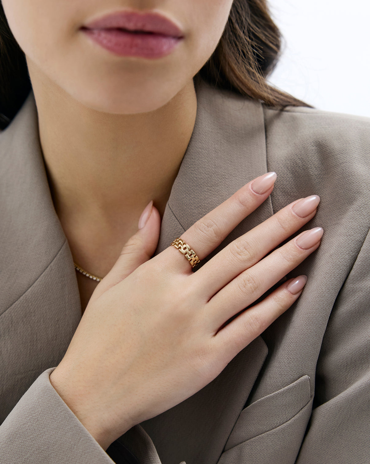 on-model image of chain ring in yellow gold