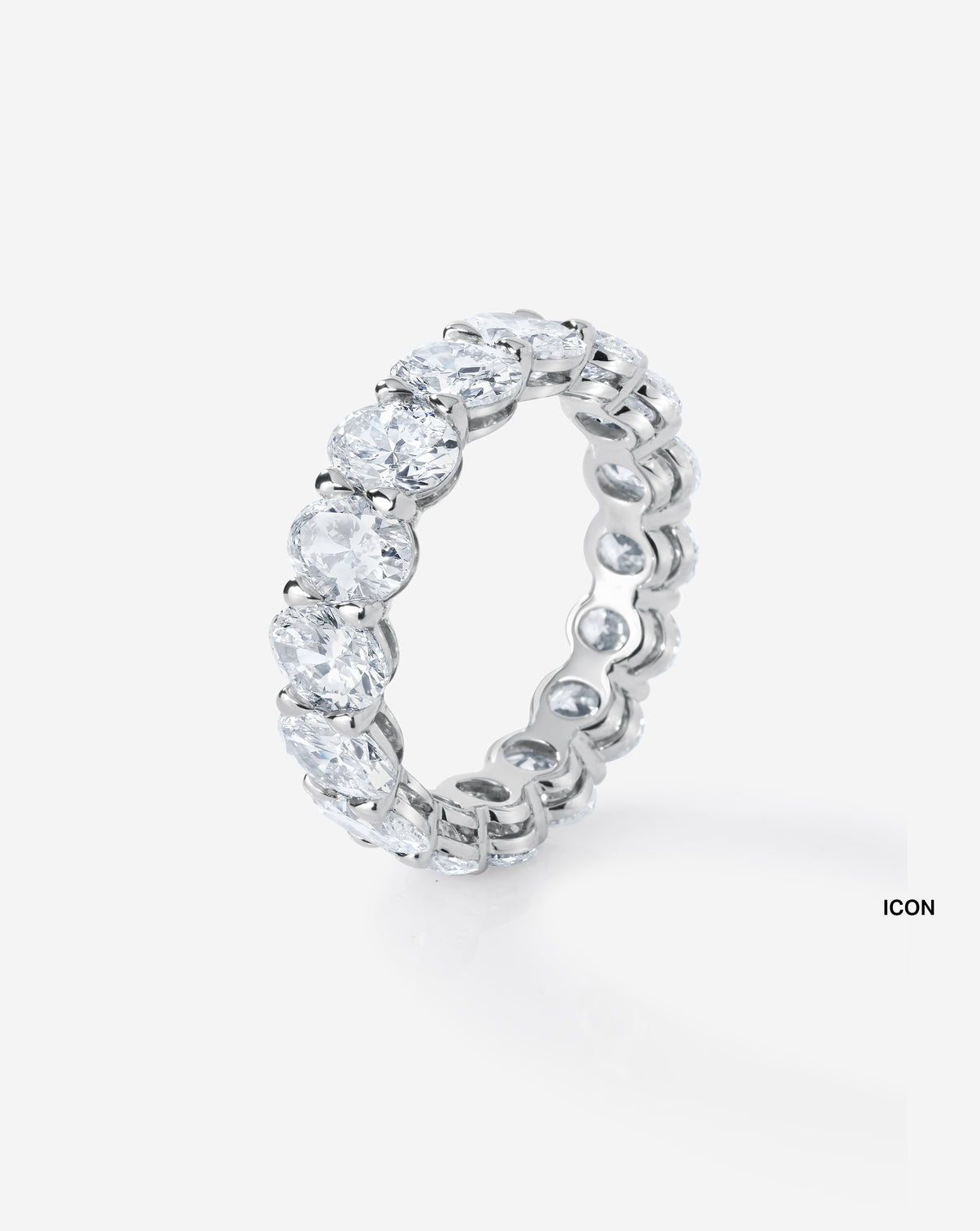 Oval Diamond Eternity Band
ghost side facing Platinum icon