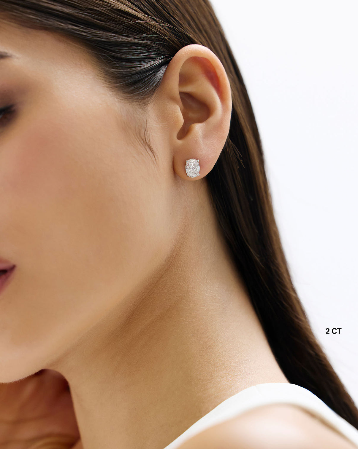 model showcasing 2 CARAT 42889126576216