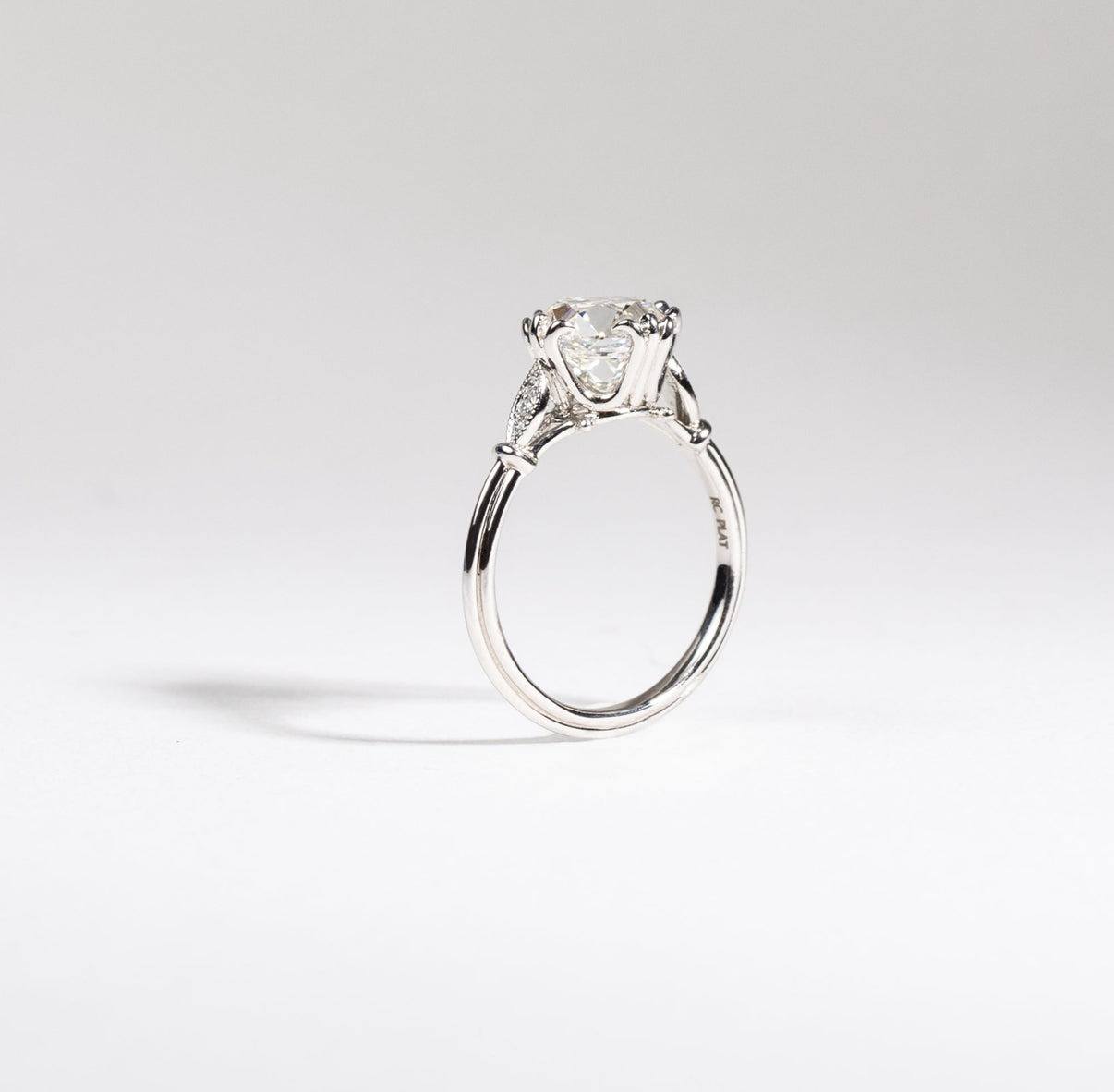 Signature Antique Antique-Round PLT 40675277635672