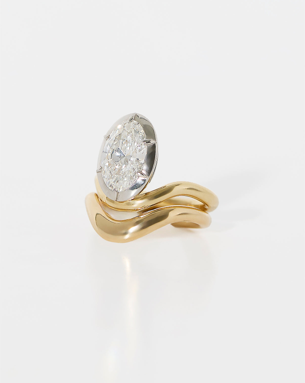 3.07 Lab Grown Oval Curve Nest in Yellow Gold with Platinum Prongs with Curve Nest Wedding Band

Nest Oval 14KY 43126398910552