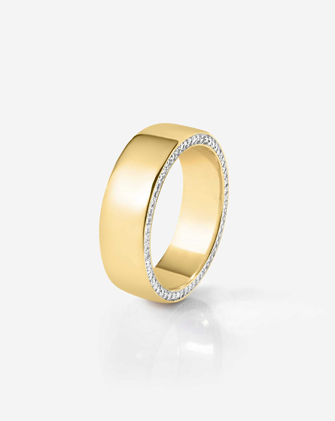 standing view of cigar band with pavé