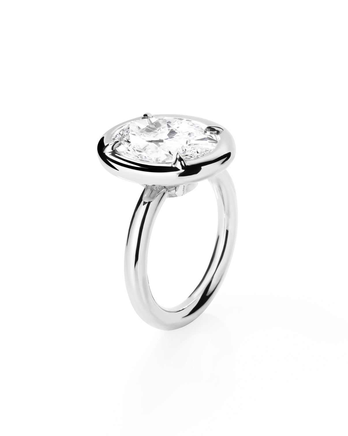 Cloud Bezel Oval Platinum
43204251943000