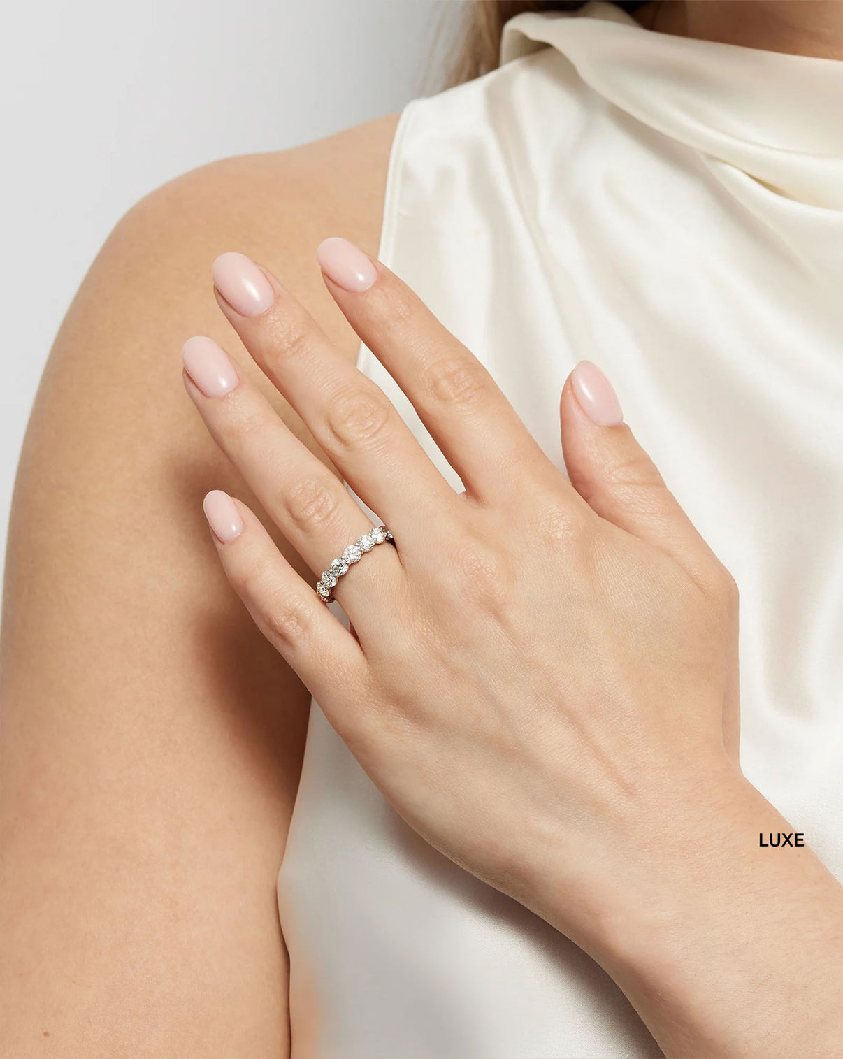 model wearing Luxe 2.5 ctw carat weight Round Diamond Band global