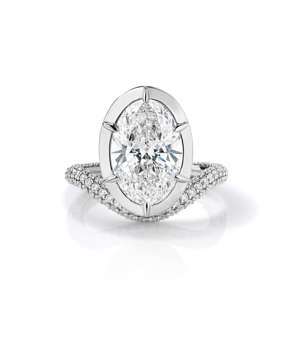 Front view of a Pave Nest with Oval Diamonds and round brilliant diamonds at its setting of platinum 67602395332696