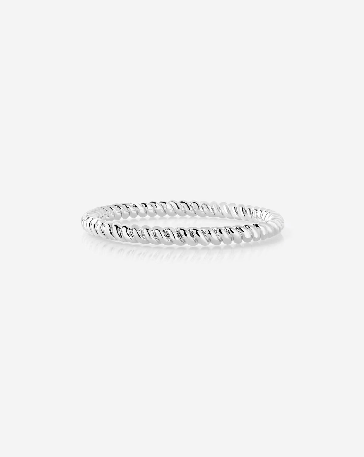 Front view of the Sterling silver Classic twisted ring. Sterling silver