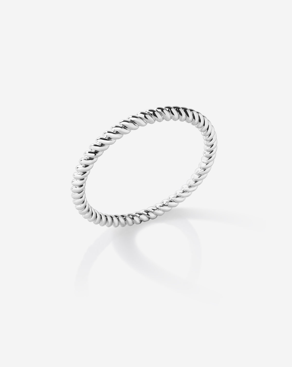 Angled view of the sterling silver classic twisted ring. Sterling silver 