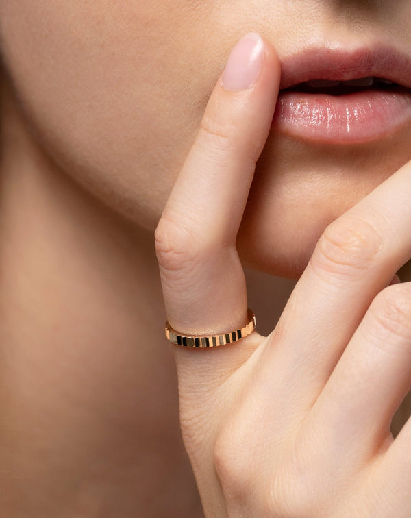 Fluted stackable ring on model 
