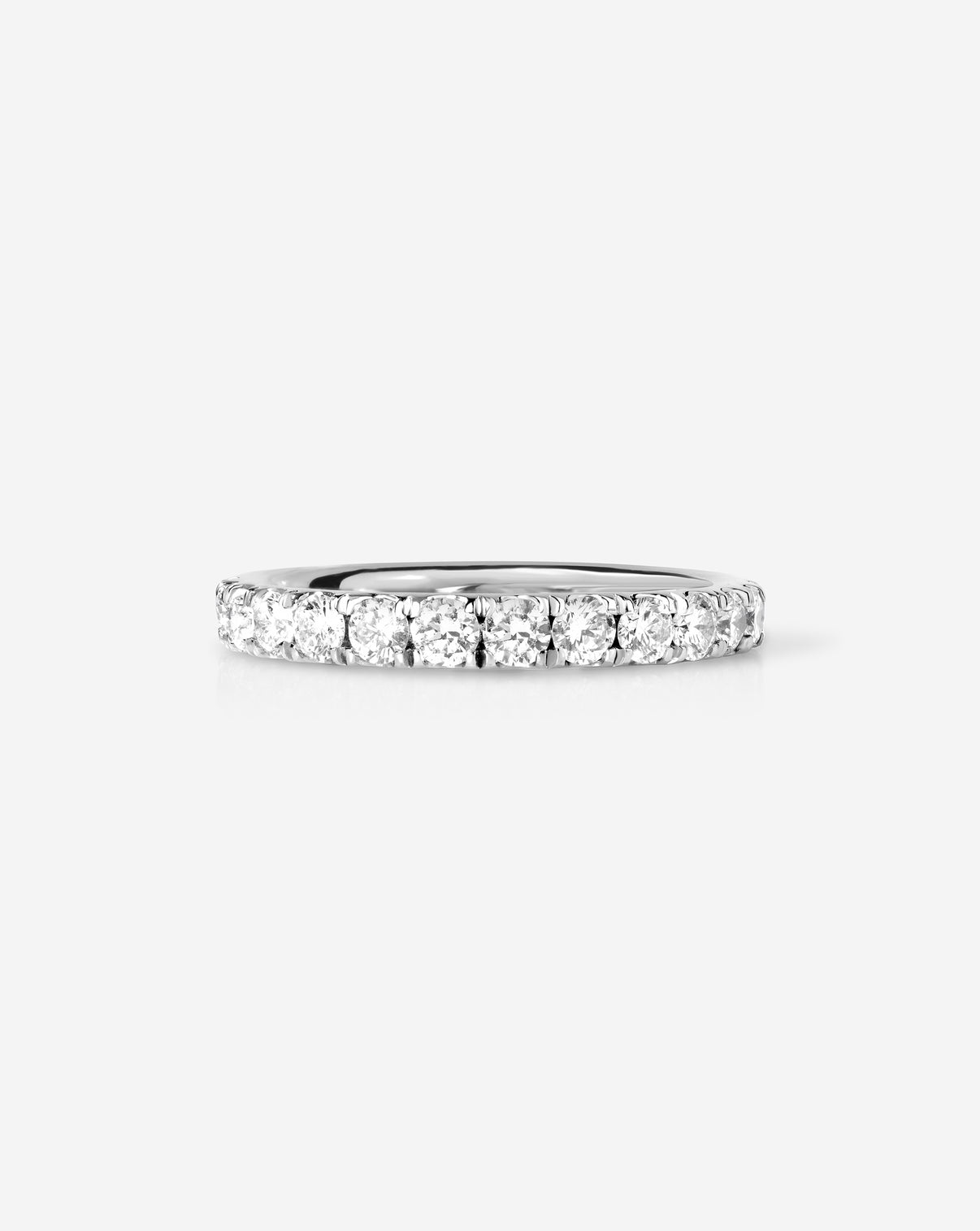 2.5 mm Classic Diamond Band
platinum on white background