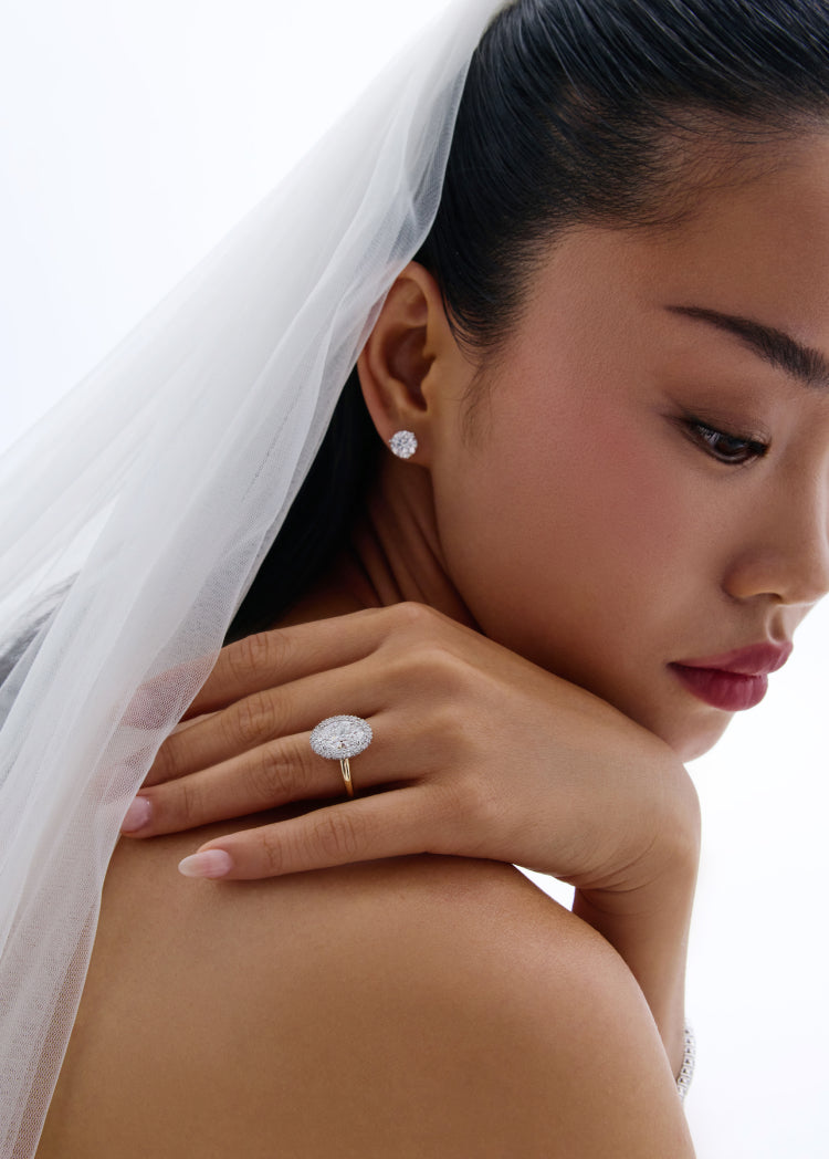 <p>Wedding &<br/>Engagement</p>