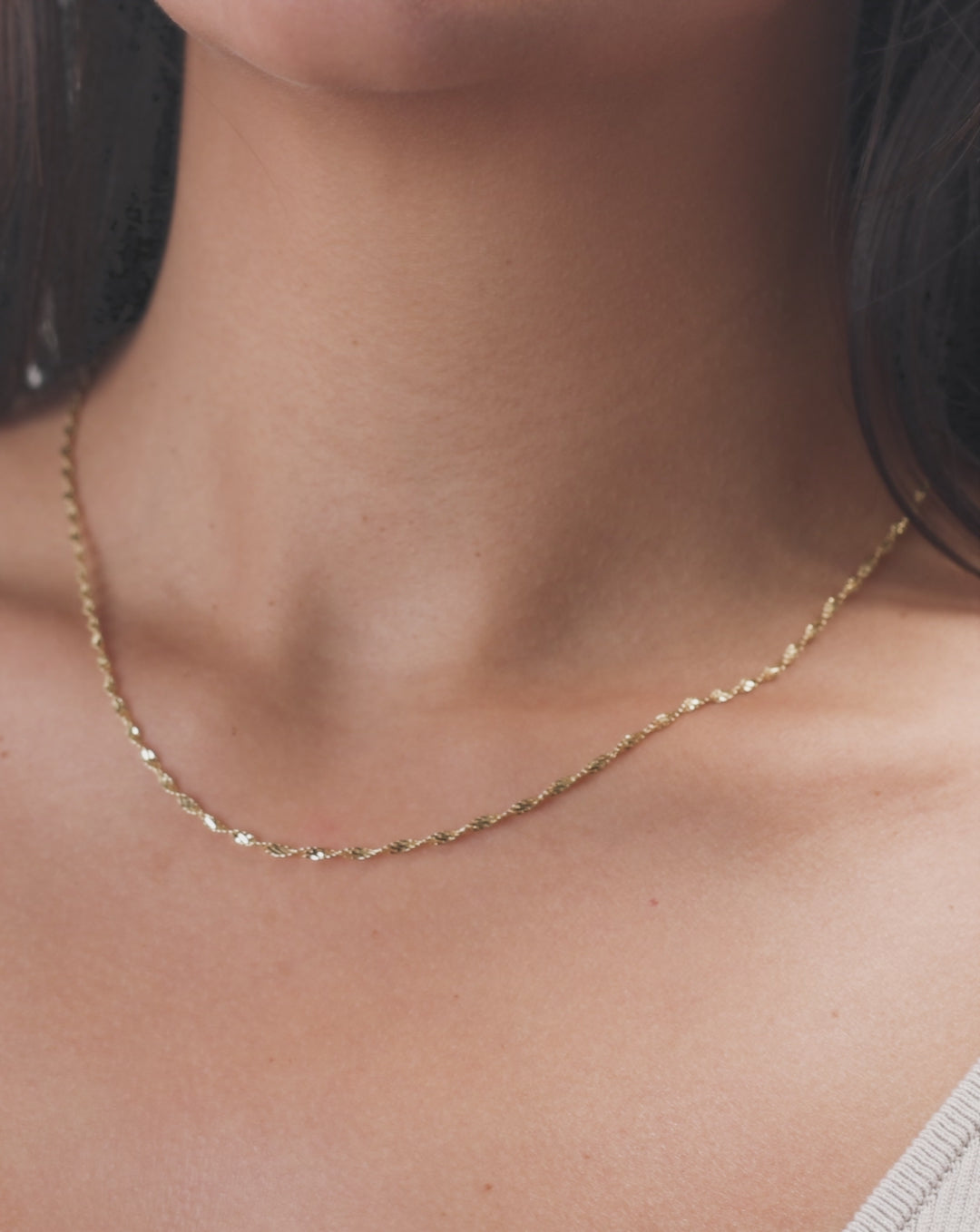 Twisted Dorica Chain Necklace video