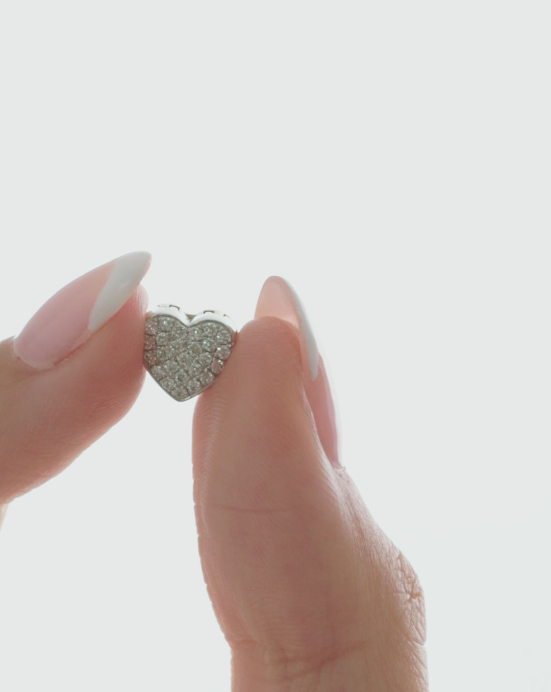 video of Reversible Pavé Diamond Heart Bead
