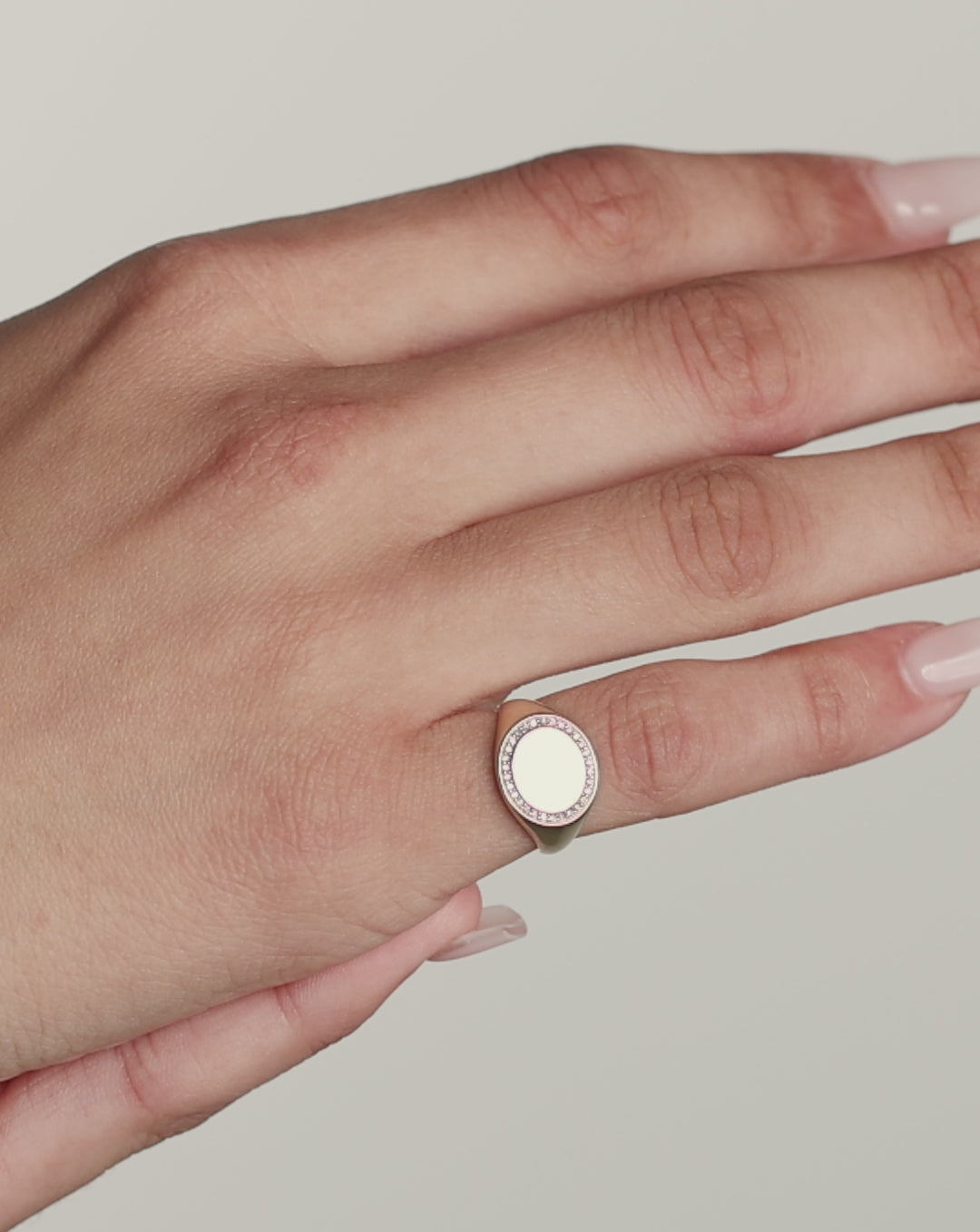 Pavé Diamond Border Signet Ring video