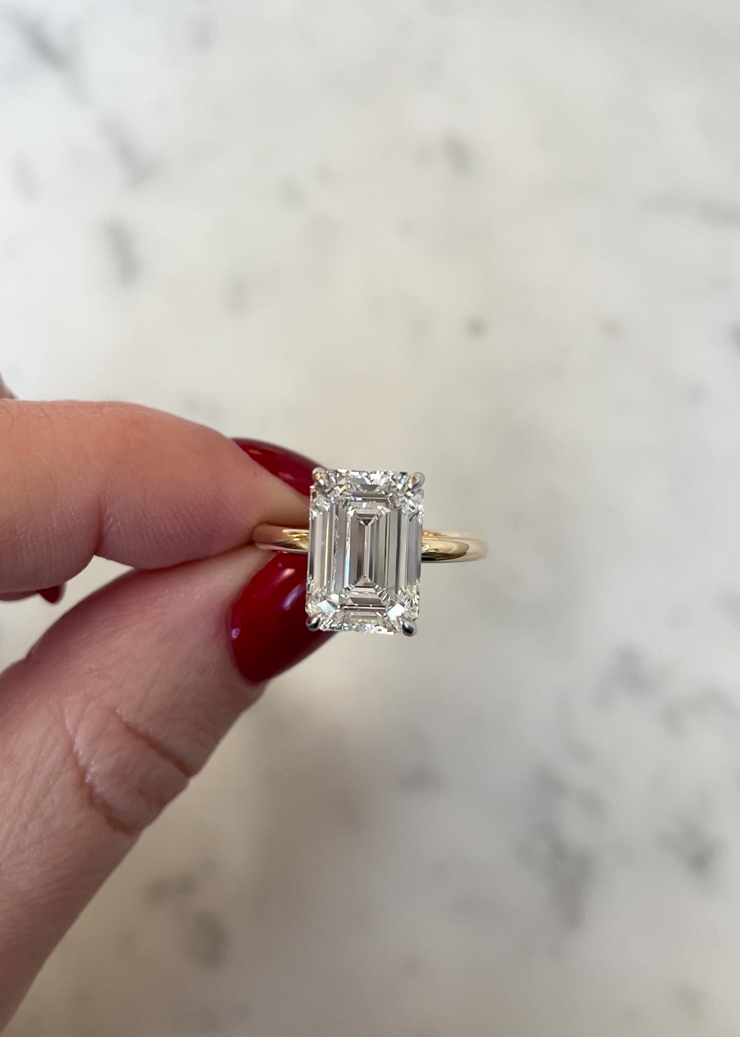 Emerald Cloud Solitaire | 14k yellow gold w/ platinum prongs video 