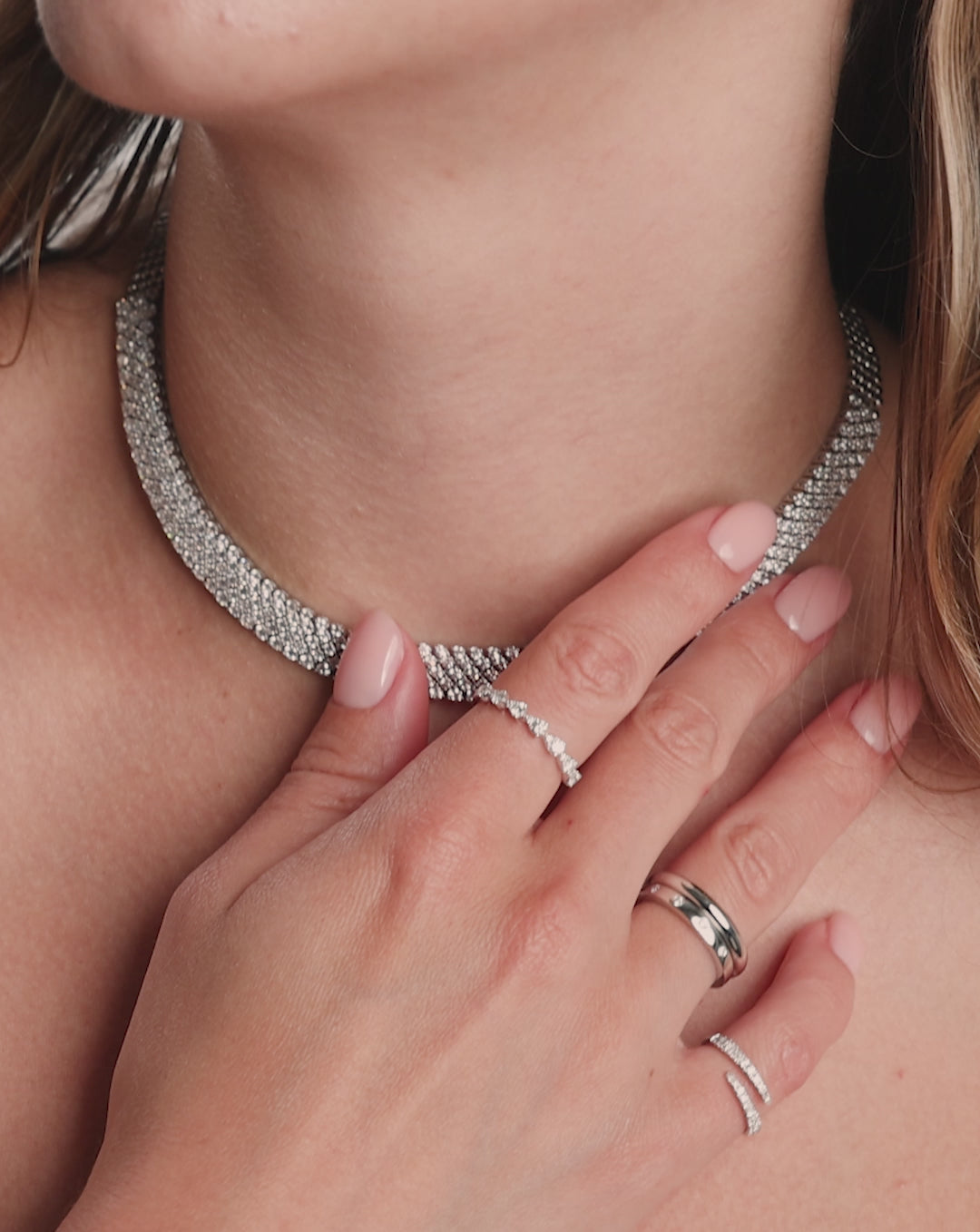 Diamond Mesh Choker video