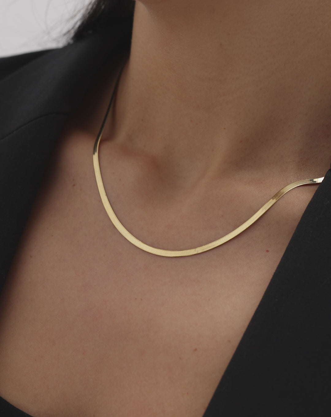 why we love herringbone chain necklace video GLOBAL
