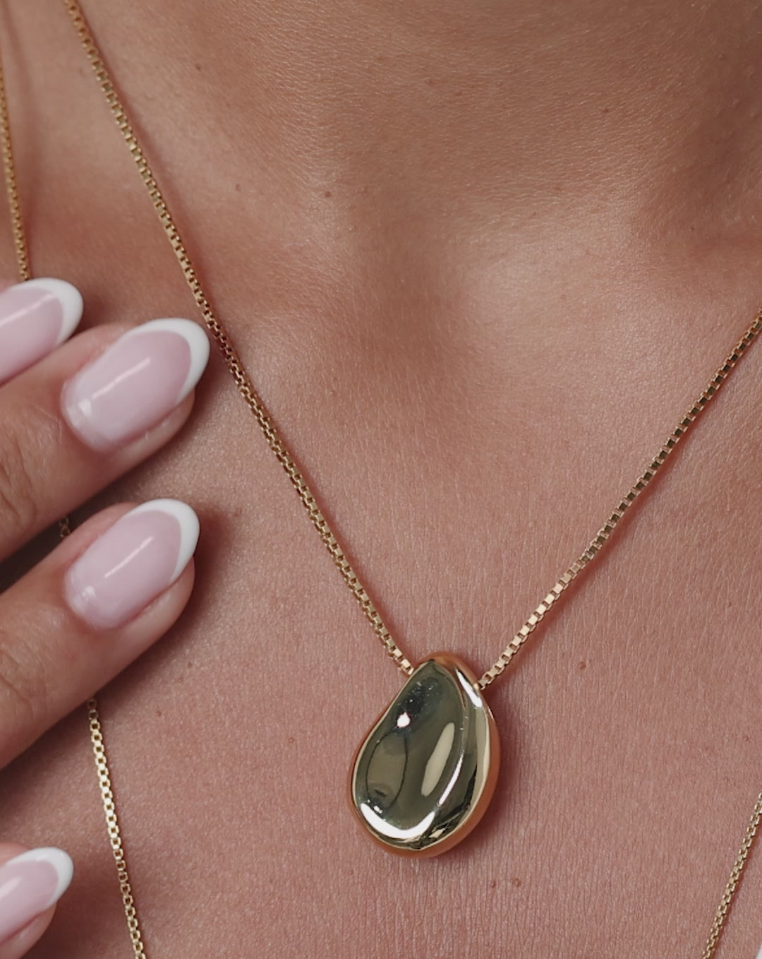Video showcasing the Forma Melted Pendant Necklace in motion, highlighting how the geometric pendant catches light and moves gracefully when worn