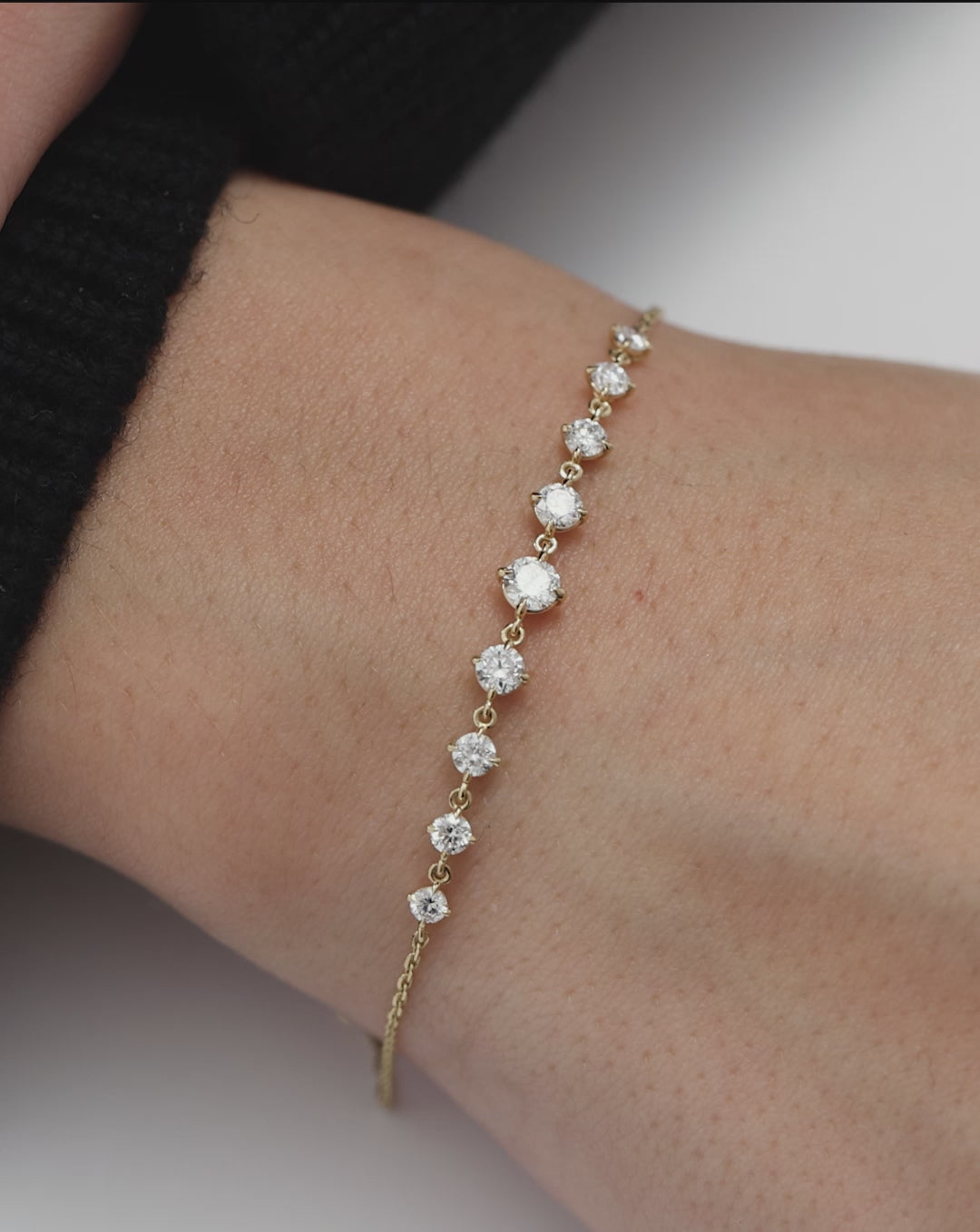 video of Starlight Lab Diamond Bar Bracelet in 14K Yellow Gold 