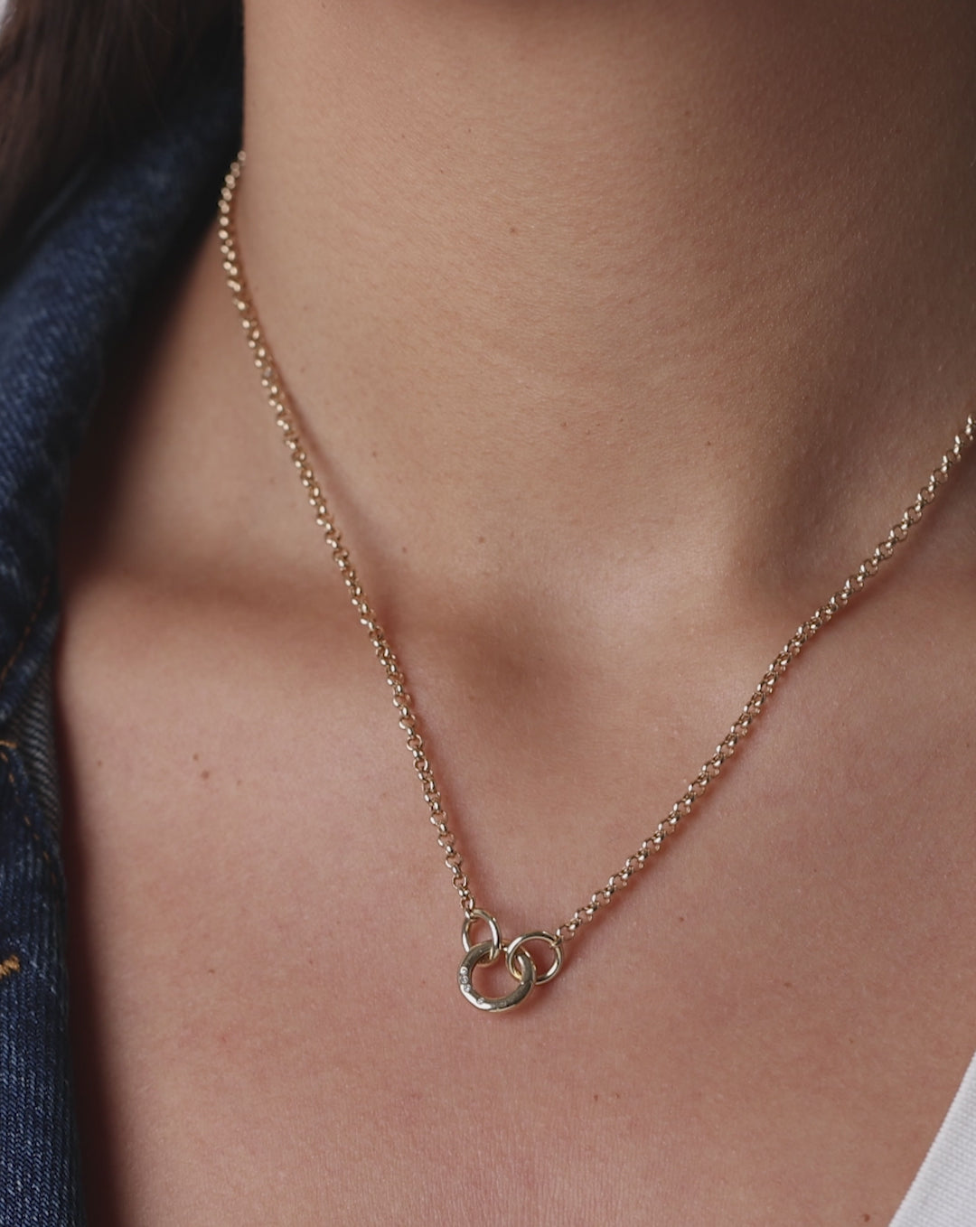 Video of chain with enhancer and charms
