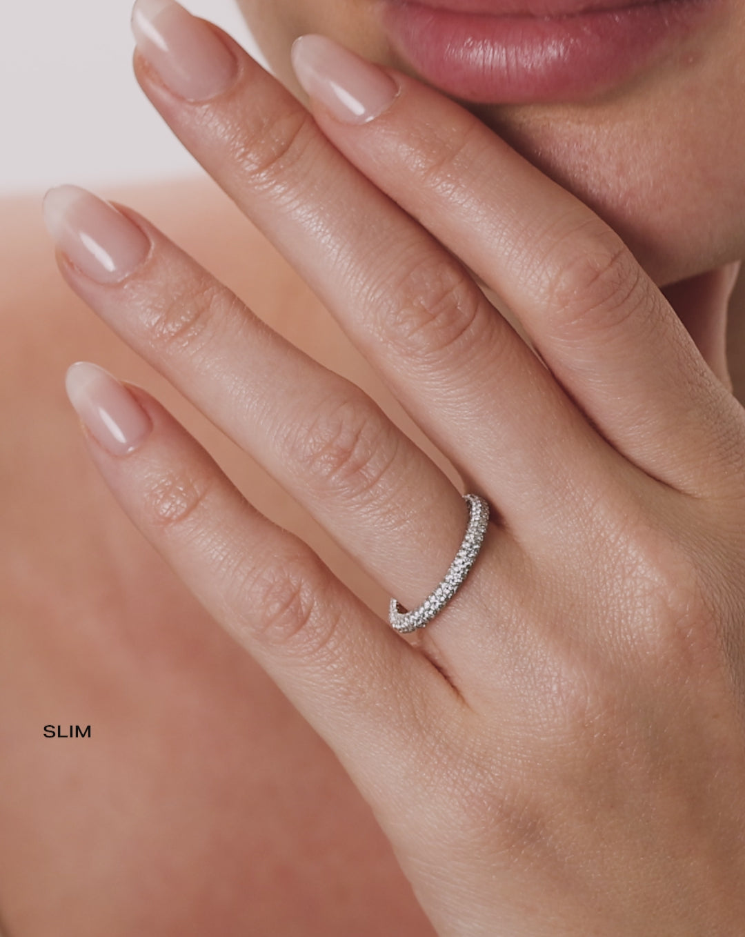 Pavé Cloud Eternity Band video global
