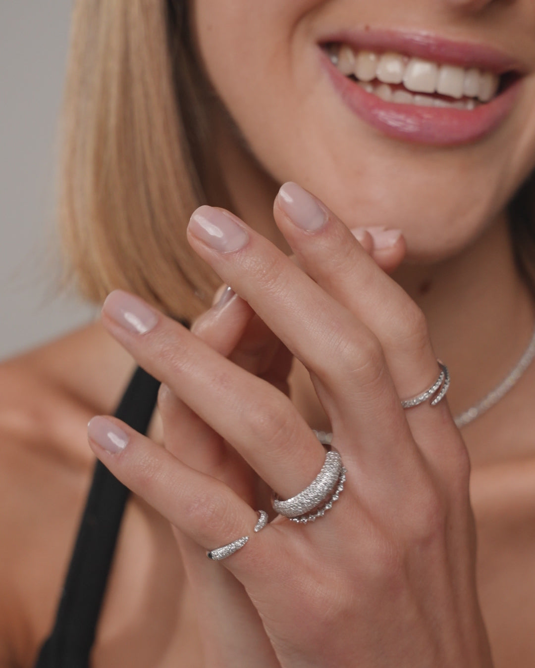 video 14k gold and diamond cloud ring on model