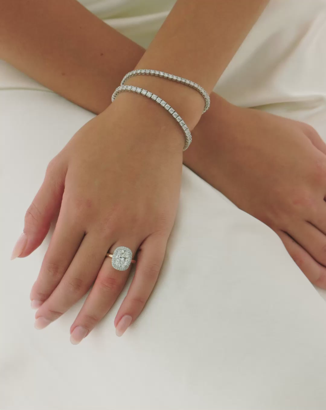 video of 3.50 Cushion Lab Diamond in Cloud Bezel with Pavé Halo
44830239424600 44830239031384 44830238736472 44181311979608 44181328461912 44181328494680