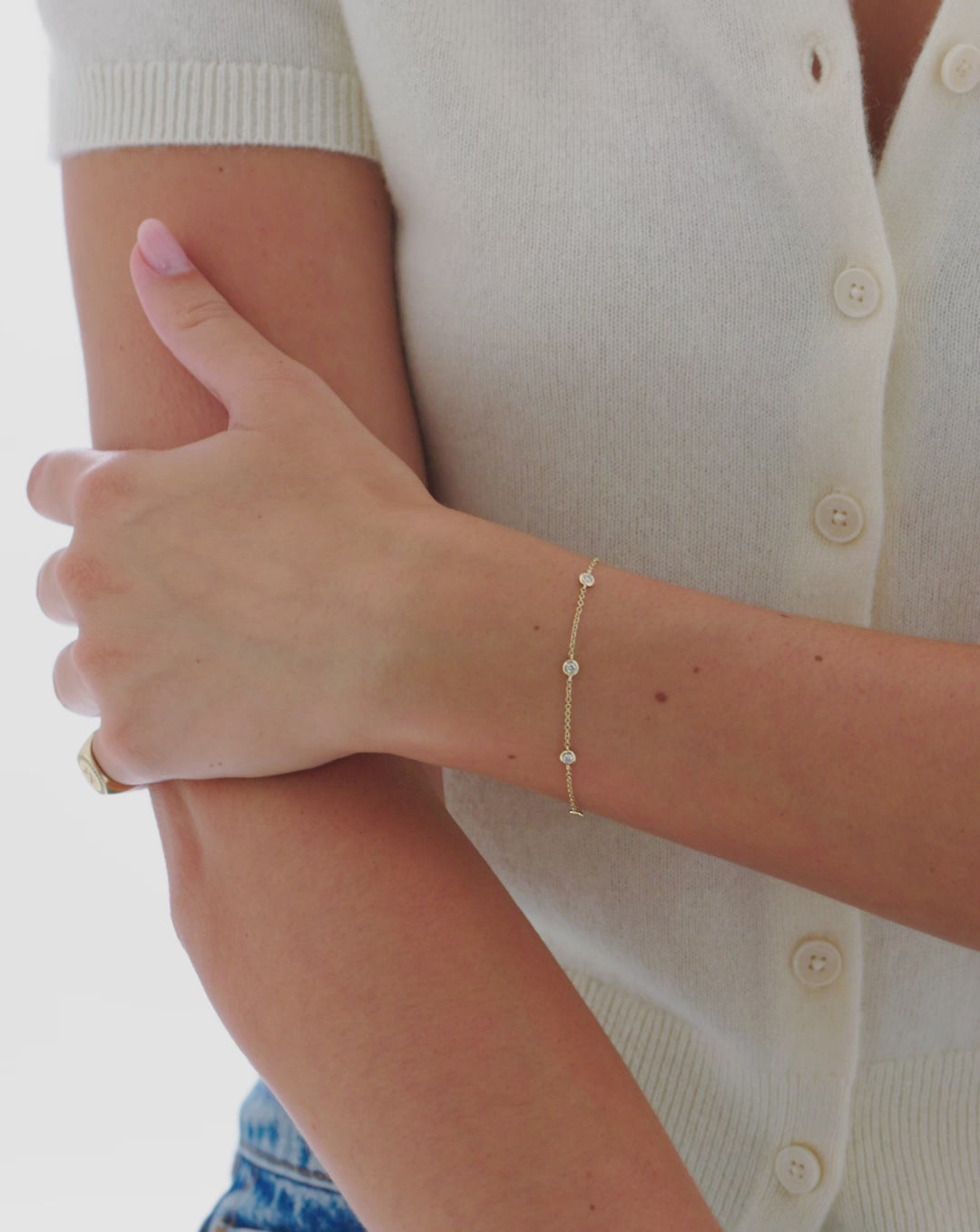 Video of why we love the Diamond Bezel Station Bracelet GLOBAL