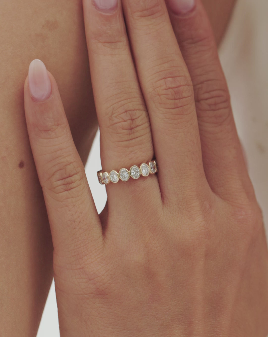 oval bezel eternity band video global
