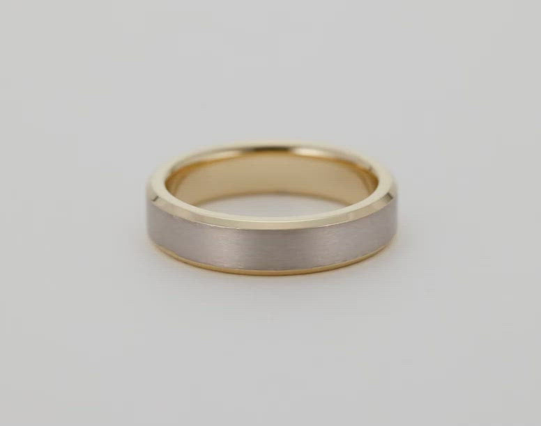 4 mm Contrast + Beveled Wedding Band - 14k Yellow Gold